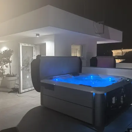 Apartment M & L